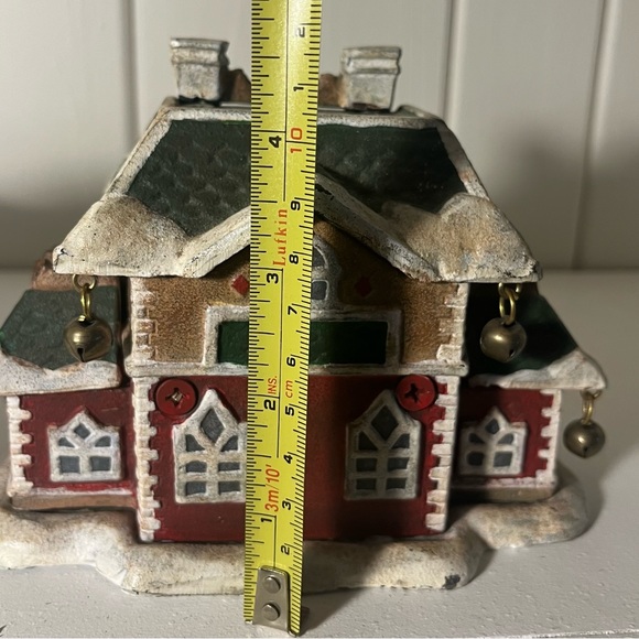 Cast iron Christmas 🎄 village banks - Picture 12 of 13